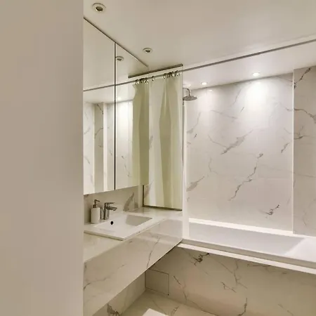 アパート Stunning 1 Bedroom Flat Wamazing View On パリ